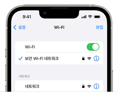 연결하려는 와이파이를 찾아 정보 아이콘을 탭 합니다